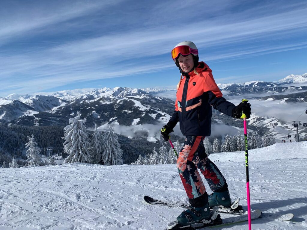 Skiën doet Puk het allerliefste Skiën doet Puk het allerliefste